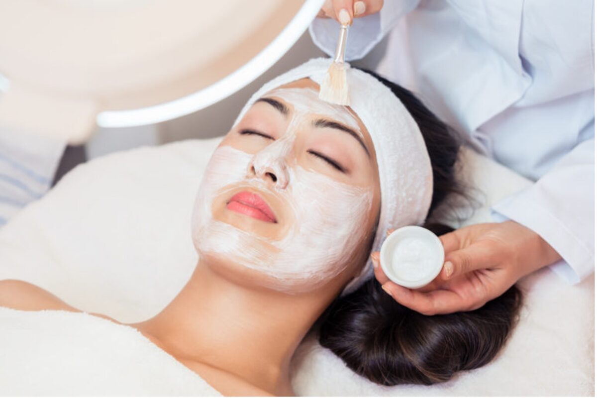 یک متخصص پاکسازی پوست چه مهارت‌های باید داشته باشد؟