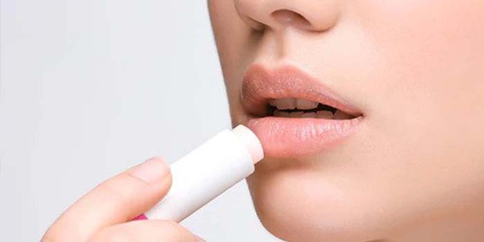 مزایای بالم لب برای داشتن لب هایی زیباتر